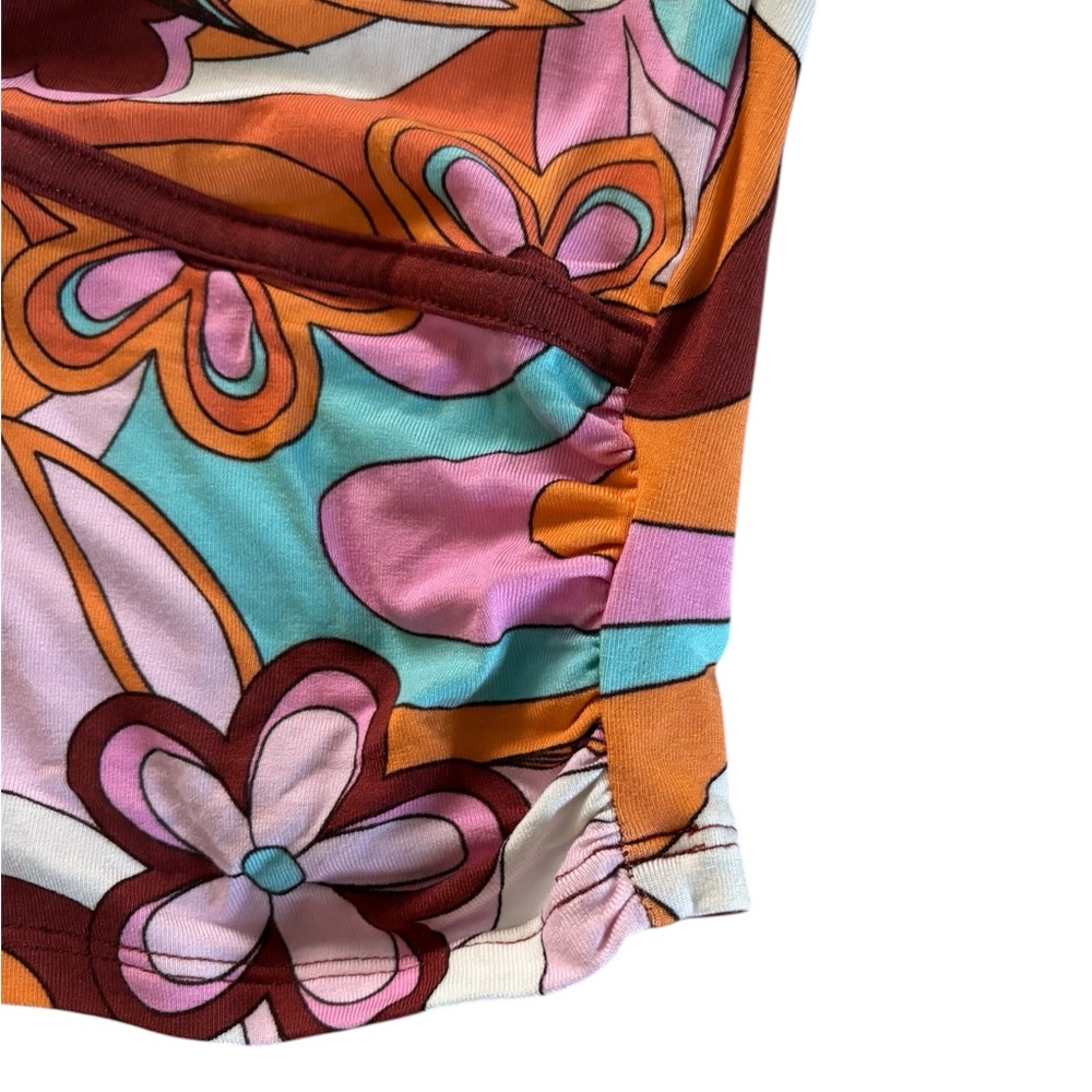Garage || Gabriella V Neck Tee - Picture 3 of 4